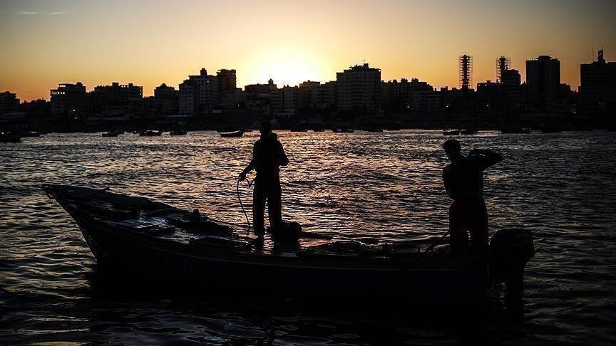 Israël arrête 5 pêcheurs palestiniens dans le sud de la Bande de Gaza 