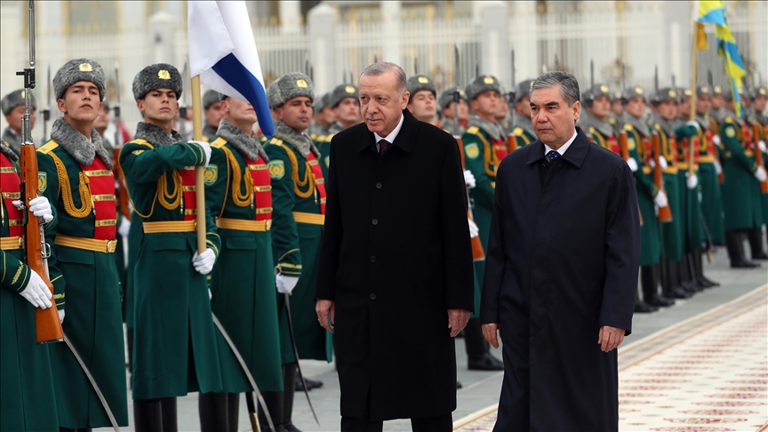 Turski predsjednik Erdogan dočekan u Turkmenistanu uz najviše državne počasti