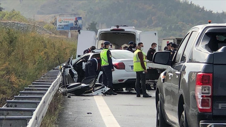 bursa da otomobilin tira carpmasi sonucu 4 genc hayatini kaybetti