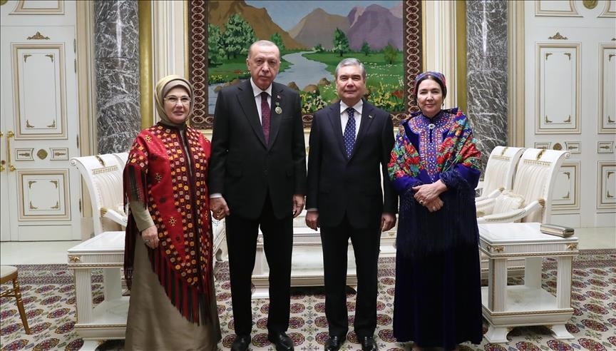 Le président turkmène organise un banquet en l'honneur d'Erdogan 