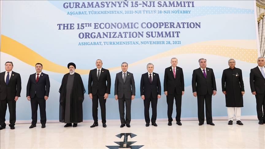 أردوغان وقادة "التعاون الاقتصادي" في صورة جماعية بتركمانستان