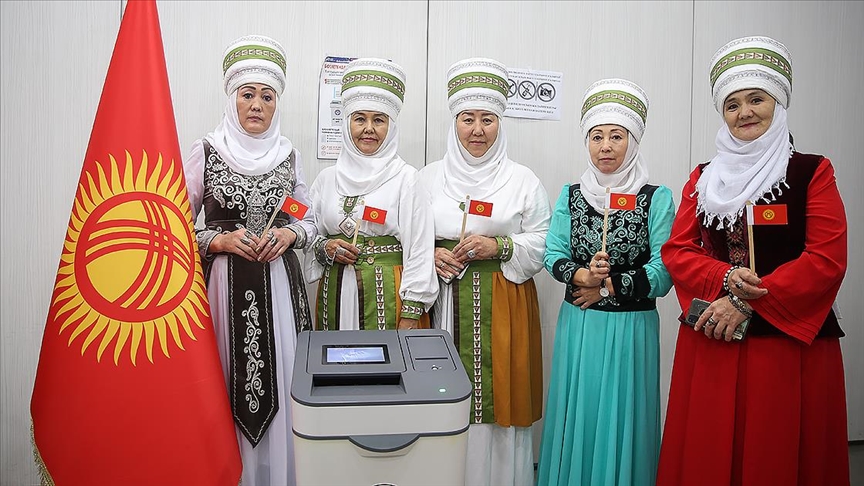Antalya'daki Kırgızlar, ülkelerindeki genel seçim için sandık başına gitti