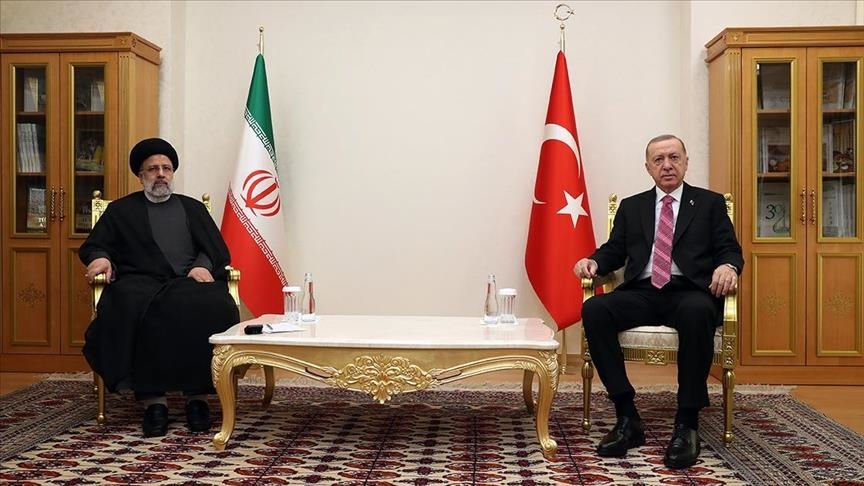 الرئيس أردوغان يلتقي نظيره الإيراني في عشق آباد