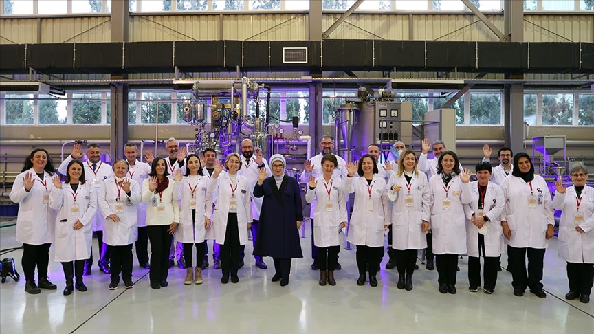 Emine Erdoğan, TÜBİTAK Marmara Araştırma Merkezini ziyaret etti