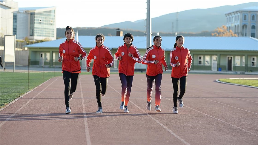 Bingöllü kızların atletizmdeki yeteneği okuldaki başarılarını da artırdı