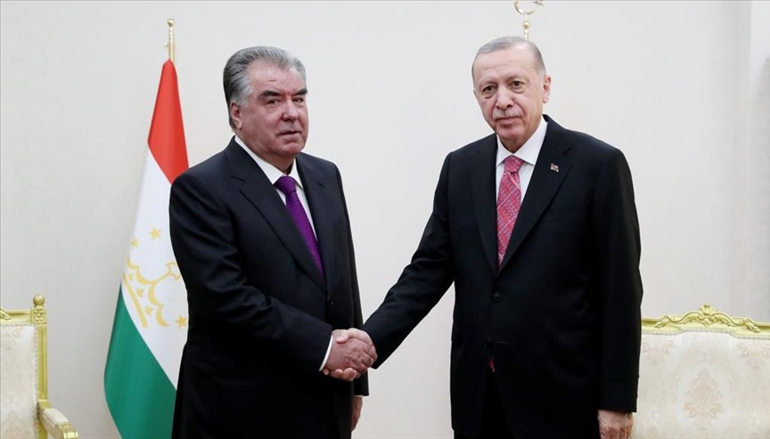الرئيس أردوغان يلتقي نظيره الطاجيكي