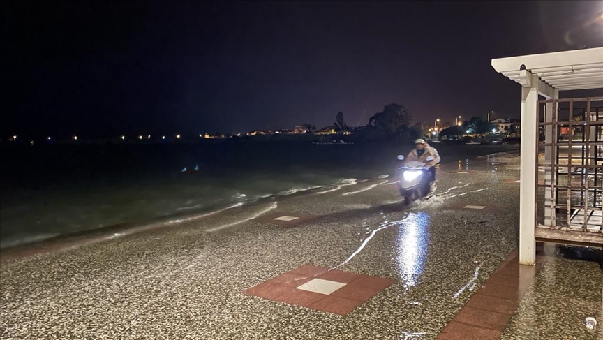 Fethiye’de fırtına nedeniyle deniz taştı