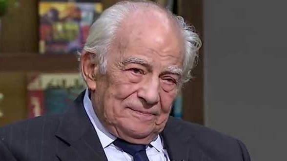 مصر.. دموع ممثل كبير تثير تعاطفا واسعا في البلاد