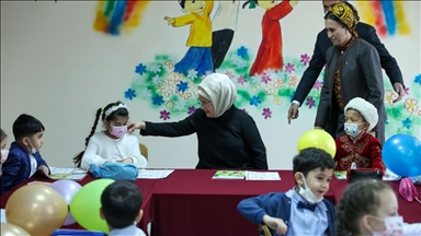 Emine Erdoğan, Aşkabat'ta Türkmen-Türk Okulunu ziyaret etti
