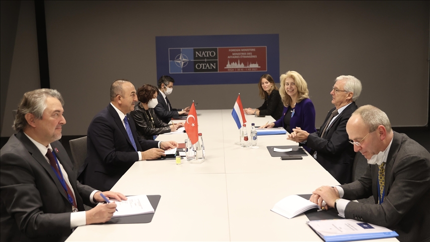 Dışişleri Bakanı Çavuşoğlu, Hollandalı mevkidaşıyla görüştü
