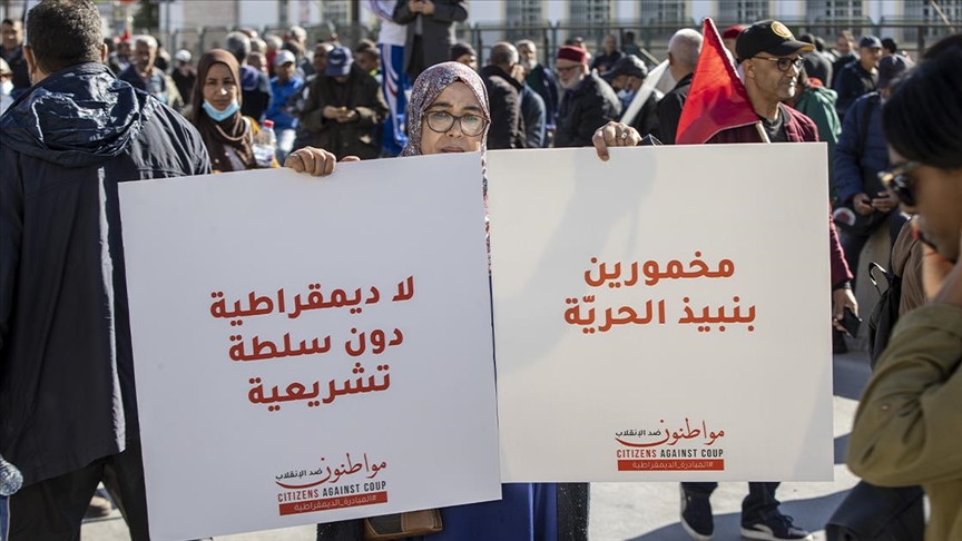 تصاعد الأزمة الاجتماعية في تونس.. أي سياسة يتبعها سعيّد؟ (تحليل)