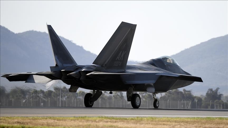 leaked video in uk shows f 35 falling off aircraft carrier