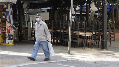 Yunanistan'da Kovid-19 aşısı olmayan 60 yaş üstüne para cezası geliyor