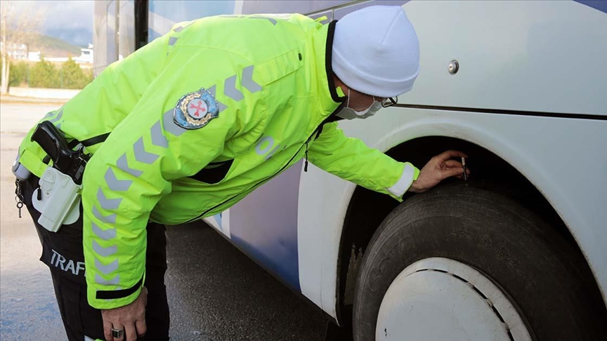 Bolu'da zorunlu kış lastiği denetimi yapıldı