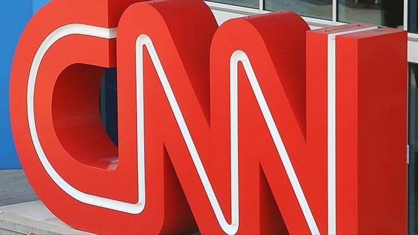 CNN pezullon moderatorin Chris Cuomo për rolin në mbrojtjen e vëllait të tij