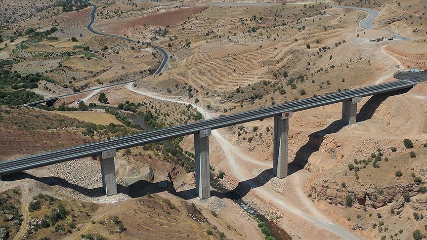 Siirt-Şırnak arası ulaşımı konforlu hale getirecek Zarova Köprüsü hizmete açılıyor 
