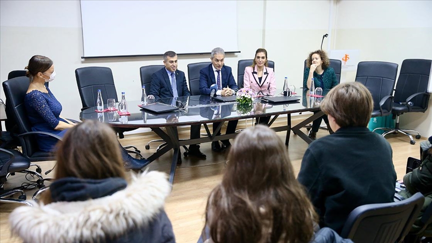 Srbija: Turski ambasador Aksoy posjetio Filološku gimnaziju u Beogradu u kojoj se uči turski jezik