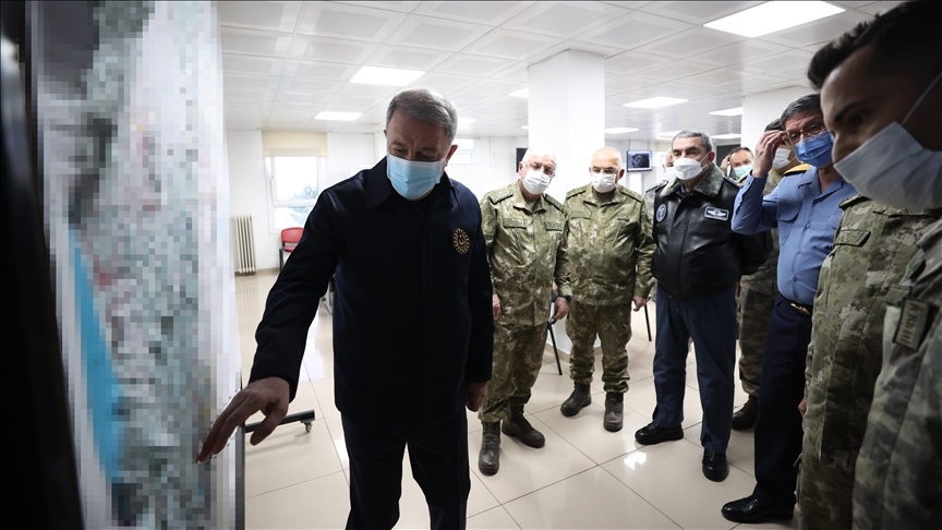 Глава Минобороны Турции проинспектировал части на границе с Сирией