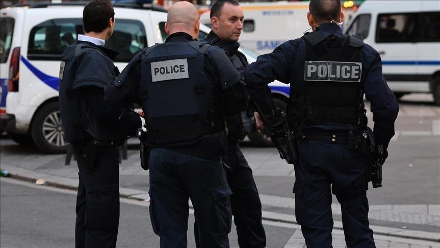 France: un homme déguisé en ninja et armé d’un sabre blesse deux policières au visage