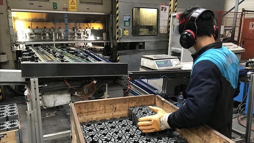 US factory orders increase 1% in October 