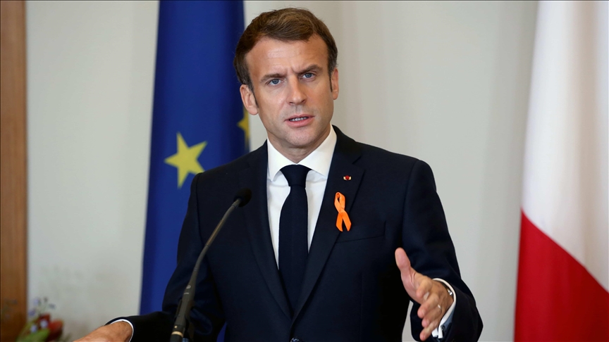 Organizaciones le piden a Macron que juzgue a un presunto criminal de guerra sirio 