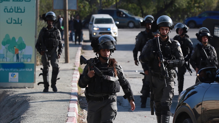 İsrail askerleri Batı Şeria'da 24 Filistinliyi gözaltına aldı
