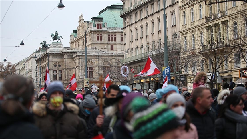 Austrija: Više od 40.000 ljudi na protestima u Beču protiv mjera COVID-19