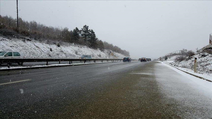 BIHAMK: Zbog niskih temperatura upozorenje na moguću poledicu na putevima u BiH