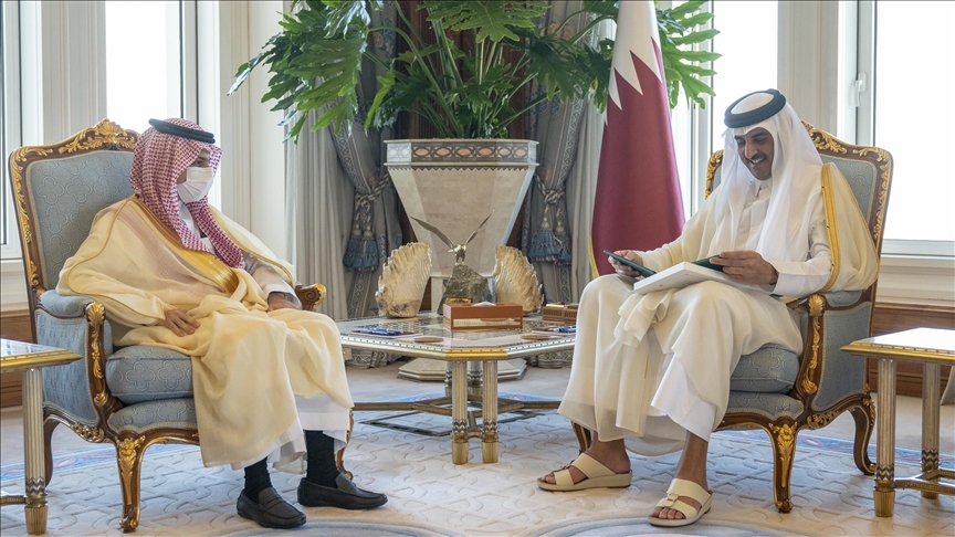 Mbreti saudit i dërgon emirit të Katarit mesazh për forcimin e marrëdhënieve