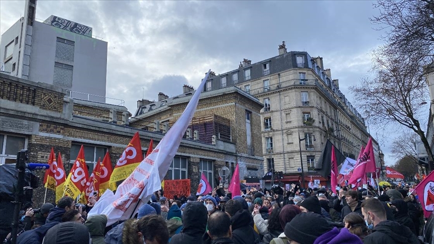 Fransada aşırı sağcı Eric Zemmour protesto edildi