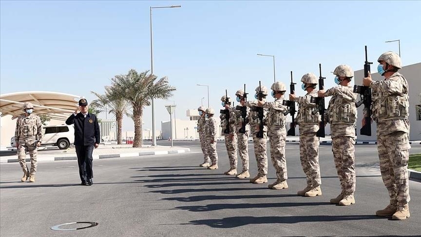 أكار يزور مقر قيادة القوات المشتركة التركية القطرية بالدوحة
