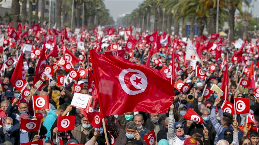 Tunus’taki Nahda Hareketi: Yargıya baskı yapılarak Nahda parlamentodan çıkarılmaya çalışılıyor