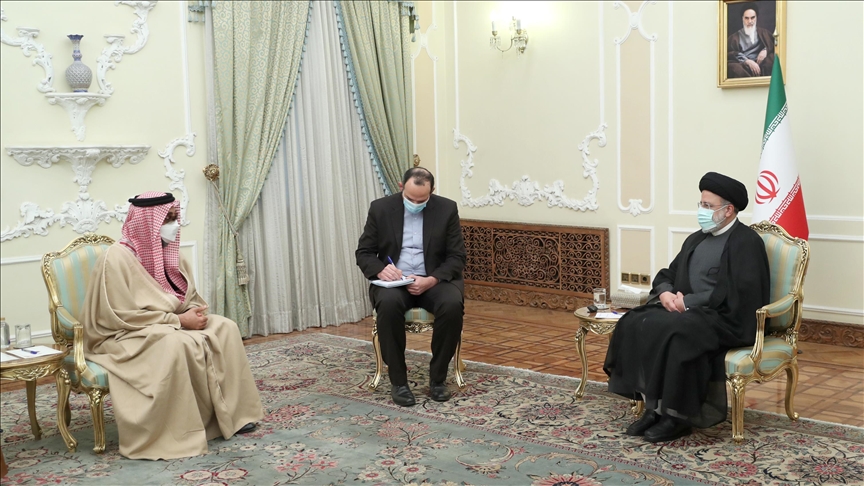 طحنون بن زايد يجري مباحثات مع مسؤولين إيرانيين في طهران 