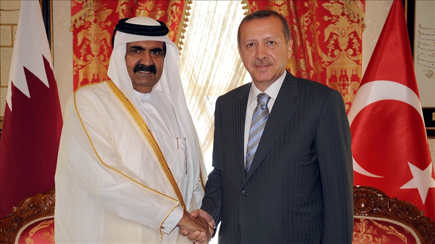 أمير قطر السابق يقيم مأدبة عشاء على شرف الرئيس التركي
