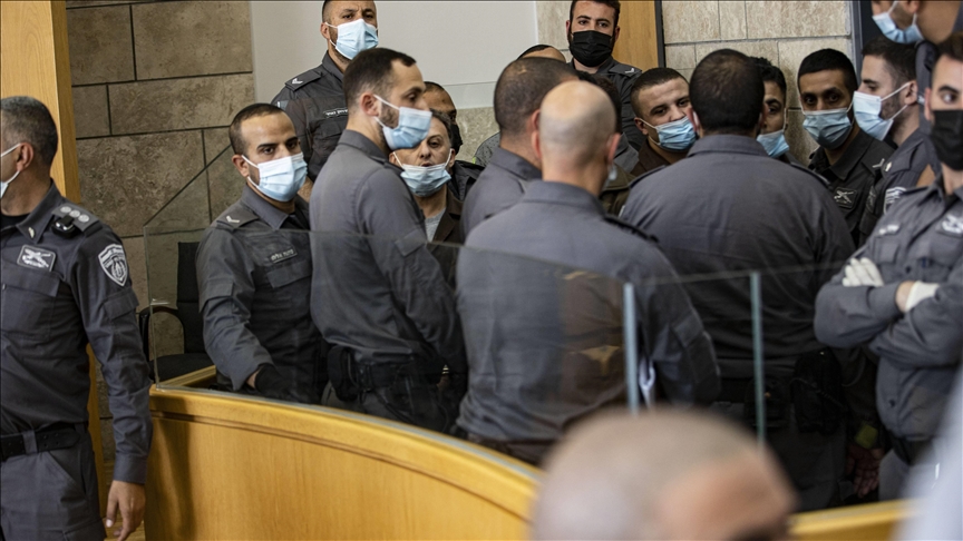 السلطات الإسرائيلية تعتدي على أسرى فلسطينيين داخل محكمة