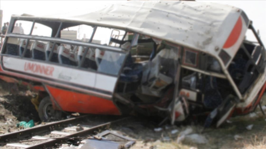 Kenyada yolcu otobüsünün yaptığı kazada 31 kişi hayatını kaybetti