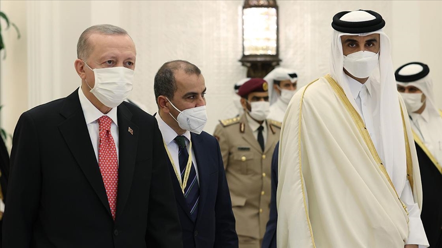 أمير قطر يقيم مأدبة غذاء على شرف الرئيس التركي