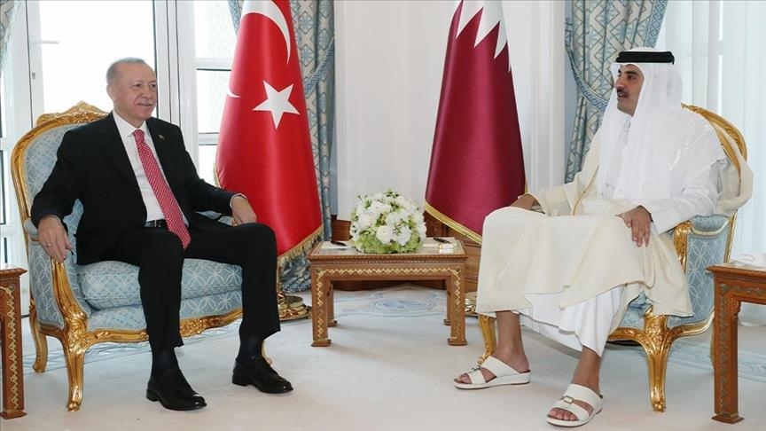 Le président turc Erdogan s’entretient avec l’émir du Qatar, Cheikh Tamim ben Hamad Al Thani