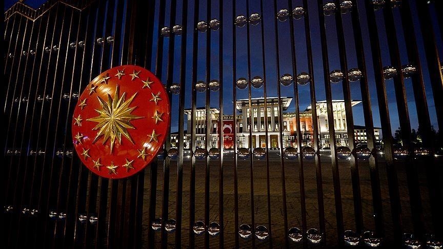 Le président de la Turquie rend hommage à l'ancien président portugais