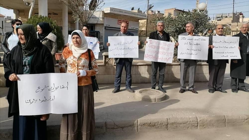 سوريا .. وقفة احتجاجية لأمهات قاصرات اختطفهن "ي ب ك" الإرهابي