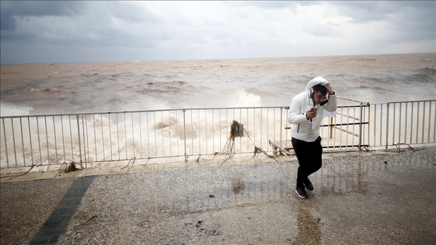 Turska: Jak vjetar i obilne padavine pogodili mediteransku obalu