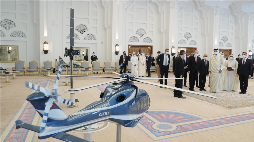 Qatar: le PDG de TUSAS présente les projets d'avions et d'hélicoptères à Erdogan et Al-Thani