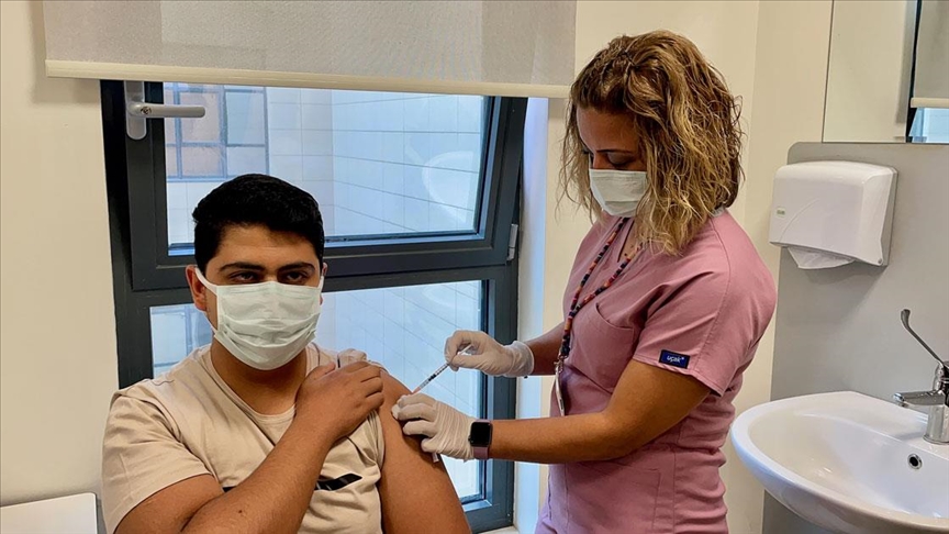 Eskişehirde TURKOVACın Faz-3 çalışması için 100 gönüllü aşı yaptırdı