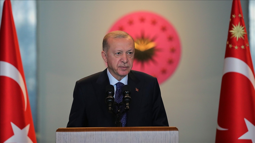 أردوغان يعلن إيقاف توزيع كتب مدرسية شمالي سوريا