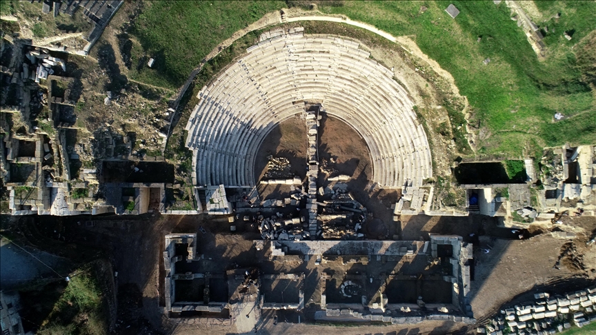 Batı Karadenizin Efesinde orkestra zeminine ulaşıldı