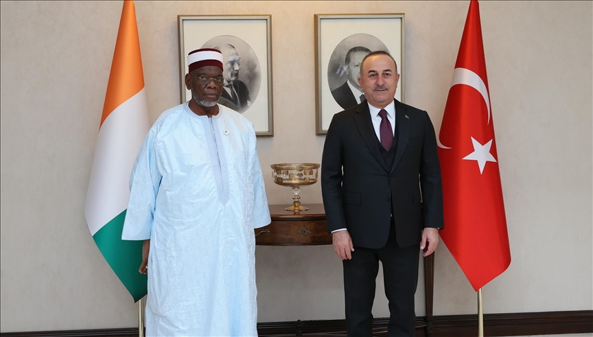 Cavusoglu rencontre le Président du Conseil supérieur des affaires islamiques de Côte d'Ivoire, Ousmane Diakite