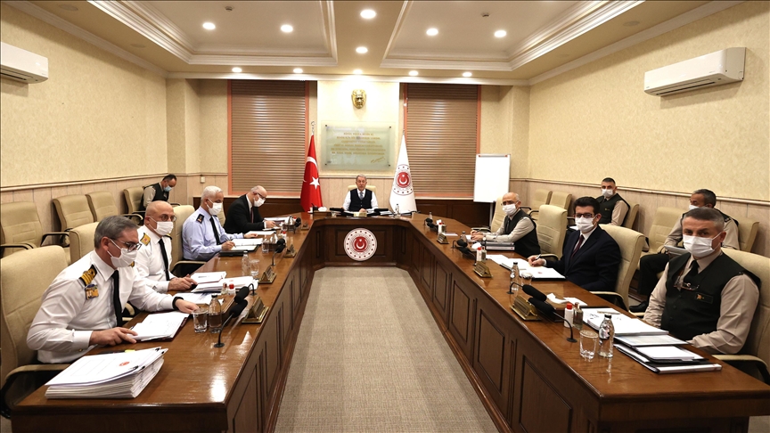 Milli Savunma Bakanı Akar'dan komutanlarla toplantı