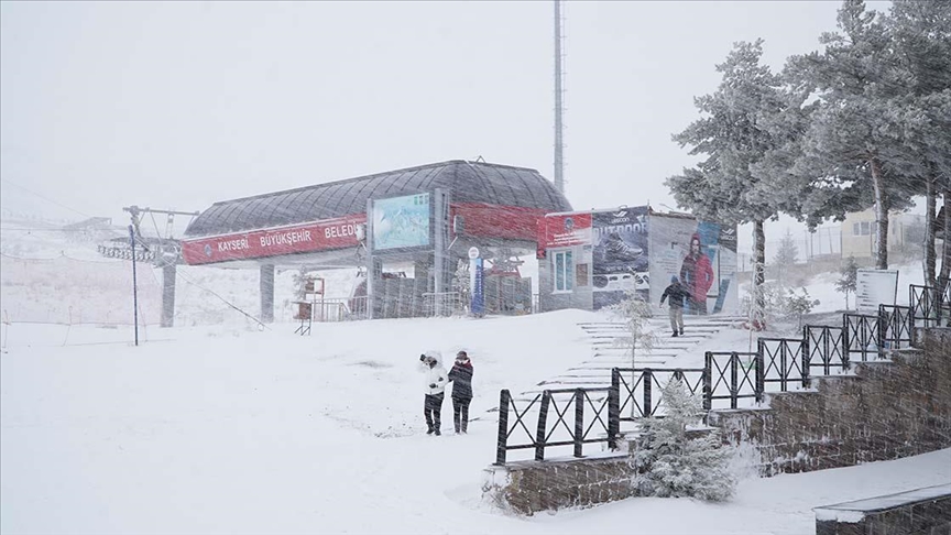 Erciyeste kar yağışı etkili oluyor