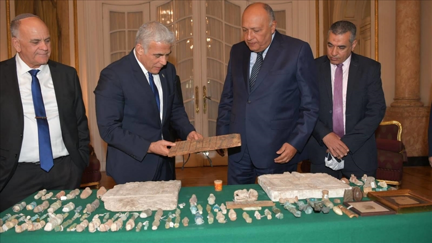 مصر تسترد من إسرائيل 95 قطعة أثرية مهربة