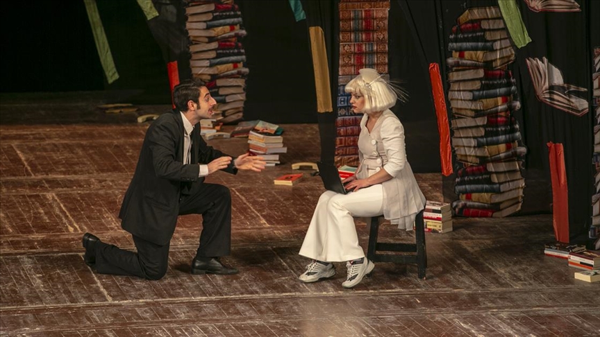 Devlet Tiyatroları Tunus’ta Sonsuzluk Kitabevi adlı oyunu sahneledi